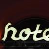 Hotelgäste haben in Reutti eine Rechnung über 600 Euro geprellt. Die Polizei ermittelt wegen Einmietbetrugs. 
