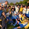 Nach dem verdienten und klaren 3:0-Erfolg im Bezirkspokalfinale über den TSV Bernstadt kam beim Sendener Trainer Michael Ott (ganz rechts) und seinen Spielern riesige Freude auf. Nach zwei Jahren steht der Pokal nun wieder in der Vitrine des Bezirksliga-Spitzenklubs FV Senden. 	