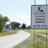 Die Staatsstraße 2047 in Oberbernbach (Stadt Aichach) ist ab Montag, 19. September, für etwa fünf Wochen komplett gesperrt.