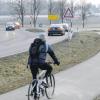 Gefährlich wird es für Fahrradfahrer, die auf dem Radweg entlang der Bundesstraße 10 fahren, an der Einmündung der Staatsstraße 2028 in die B10 zwischen Günzburg und dem Stadtteil Nornheim. Vor allem während des Berufsverkehrs ist es schwierig, die einmündende Staatsstraße zu überqueren. Das Staatliche Bauamt Günzburg will in diesem Bereich eine Unterführung für Radfahrer bauen, die bereits bis Ende 2011 realisiert werden soll.  