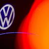 Volkswagen will im Wettbewerb um die besten Leute die Zahl der Software- und IT-Experten im Konzern massiv ausbauen.