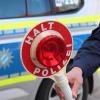 Die Polizei musste bei Schwenningen einen Mann suchen, der betrunken auf eine Leitplanke gefahren war.