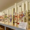Auf einer Verkaufsfläche von 1200 Quadratmetern werden im Wachshof in Egling Kerzen aller Art angeboten. Gerade ist man mitten in der Osterkerzenproduktion.