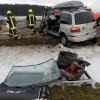 Bei einem Zusammenstoß zweier Fahrzeuge auf der Bundesstraße 10 nahe Limbach wurden am frühen Mittwochnachmittag zwei Personen schwer verletzt. 