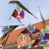 Viele Besucher aus Mindelheim und Umgebung haben sich die italienischen Fahnenschwinger am zweiten Frundsbergfest-Wochenende angeschaut.