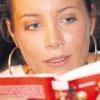 Sara Schätzl liest in der „Wunderbar“ in Donauwörth aus ihrem Buch „Glamourgirl“. 