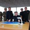 Das gefällt dem Diktator: Kim freut sich über gelungenen Raketentest. 