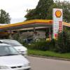 Ein Mitglied der Jugendgruppe "56er" soll an dieser Tankstelle in der Bürgermeister-Ackermann-Straße in Augsburg auf einen Mann eingeschlagen haben.