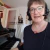 Klavierlehrerin Sabine Süß aus Neusäß gibt wegen des Coronavirus zur Zeit digitalen Unterricht. 	