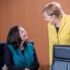 Man kennt und schätzt sich: Angela Merkel und Andrea Nahles im Bundeskabinett.