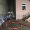 Brandursache unbekannt: ein Feuerwehrmann beim gestrigen Kellerbrand in der Morellstraße.