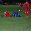 Fußball - Kreisklasse Allgäu 2 - TSV Zaisertshofen (blau) gegen SV Pforzen (rot)
Geteiltes Leid ist halbes Leid: Die Partie des TSV Zaisertshofen (blaue Trikots)
gegen den SV Pforzen lief dennoch sportlich fair ab.

