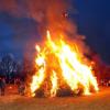 Funkenfeuer anzuzünden ist ein uralter Brauch.  	