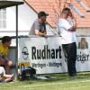 Niedergeschlagener Karl Bühler. Binswangens Trainer musste mit ansehen, wie sein Team 0:2 gegen Zusmarshausen verlor und nun absteigen muss.