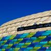 Die Allianz-Arena in München leuchtete am Montag bereits in den Farben Grün, Blau und Türkis. Während des Finales der Champions League lässt die UEFA das Stadion in den ungewohnten Farben erstrahlen. 