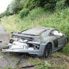 Mit einem offenbar gestohlenen Audi R8 hat ein Unbekannter einen schweren Unfall bei Ingolstadt verursacht. Nach dem Fahrer sucht die Polizei.