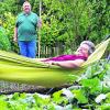 Franz und Karin Henkel aus Untergammenried sind die diesjährigen Unterallgäuer Gartenbotschafter. Trotz der Größe ihres Gemüsegartens finden die beiden Zeit, diesen zu genießen – zum Beispiel am Tag der Hängematte. 