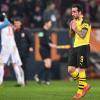 Paco Alcacer von Borussia Dortmund kann es nicht fassen. Der FC Augsburg gewinnt 2:1 gegen den Tabellenführer.