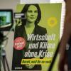 Ein Wahlplakat der Grünen zeigt Kanzlerkandidatin Annalena Baerbock.