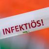 Das Robert-Koch-Institut rechnet nicht mit einem raschen Ende der Corona-Pandemie. Neue Mutationen gelten als eine mögliche Gefahr. 	