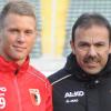 Jos Luhukay holte Matthias Ostrzolek 2012 zum FC Augsburg, Nun würde er ihn offenbar gerne nach Berlin lotsen.