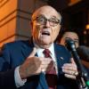 Rudy Giuliani muss zwei ehemaligen Wahlhelferinnen knapp 150 Millionen Dollar Schadenersatz zahlen.