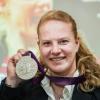 Weil die Olympiasiegerin nachträglich des Dopings überführt wurde, verbesserte sich Betty Heidler von damals Bronze zu jetzt Silber. 	