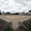 Das neue Beachvolleyball- und -handballfeld des TSV Aichach wird am Samstag eingeweiht. Im Hintergrund ist die Sportbox zu sehen.