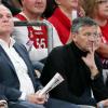 Ein Macher der polarisiert: Uli Hoeneß (l) und der Herbert Hainer von adidas beim Basketball. Foto (Archiv): Daniel Karmann