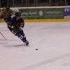 In der Eishockey-Bayernliga gewinnt der HC Landsberg (dunkle Trikots) sein letztes Heimspiel gegen den EC Pfaffenhofen. Mit 5:2 setzen sich die Riverkings gegen den Tabellenletzten durch. Hier die Bilder vom Spiel.