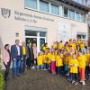 Die vor 25 Jahren erbaute Kellmünzer Schule trägt künftig den Namen "Bürgermeister Aumann Grundschule". 