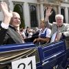 Ein Bild vom Plärrerumzug in diesem August: Augsburgs Oberbürgermeister Kurt Gribl (links) und Horst Seehofer fuhren einträchtig in der Kutsche durch die Maximilianstraße.