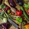 In Gemüse steckt kein Vitamin B12. Deshalb muss bei einem veganen Lebensstil auf einen möglichen Mangel geachtet werden.