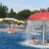 Das Aichacher Freibad war einer der beiden Orte, an denen sich ein heute 19-Jähriger befriedigte und freie Sicht auf zwei Mädchen hatte. (Archivfoto)