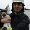In Derching befreite die Feuerwehr eine Katze aus einer abgeschlossenen Garage.
