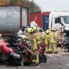 Zwei Menschen sind bei dem Unfall auf der A3 bei Ratingen ums Leben gekommen. Die Polizei ermittelt.