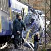 Frontalzusammenstoß auf eingleisiger Strecke: Rettungskräfte an der Unfallstelle in der Nähe von Bad Aibling.