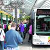 Der Zentrale Omnibusbahnhof in Ingolstadt ist die Verkehrsdrehscheibe für den Nahverkehr in der Region. Doch wer mit dem Bus beispielsweise von Burgheim, Klingsmoos oder Neuburg aus dorthin will, braucht bislang noch verschiedene Fahrscheine. Das soll sich aber möglichst bald ändern. Foto: Harald Jung