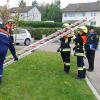 Die Rettung einer Person über eine Steckleiter gehörte zu den Aufgaben, welche die angehenden Truppführer in Kaisheim zu bewältigen hatten.  	