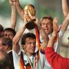 Lothar Matthäus hat eine großartige Karriere auf dem Platz hinter sich. Weltmeister 1990, Europameister 1980, dazu Meistertitel und Pokaltriumphe in Deutschland und Italien, sowie eine Auszeichnung als Weltfußballer. Zudem gilt er als internationaler Großmeister im "Von-sich-selbst-in-der-dritten-Person-sprechen". 