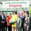Kommt als Festrednerin zum Jubiläum der Gärtnersiedlung nach Rain: Bundeslandwirtschaftsministerin Ilse Eigner (Bildmitte, mit Blumen).
