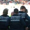 Polizisten im Ulmer Donaustadion beim DFB-Pokal. 	