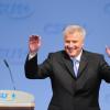 Macht er weiter oder nicht? Offenbar ist Seehofer die Rückendeckung der CSU-Granden sicher.