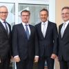 Sie regeln zukünftig die Bankengeschichte der Raiffeisenbank „Schwaben Mitte eG“, nämlich die Vorstände (von links) Uwe Köhler, Otto Wengenmayer, Vorstandsvorsitzender Helmut Graf und Franz-Josef Mayer.  	