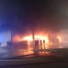 Die Halle einer Baufirma in Balzheim (Alb-Donau-Kreis) stand am Montagabend in Flammen.