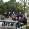 Vorsitzender Manfred Lingens (stehend rechts) und Mitglieder des Vereins Bürger unterstützen Senioren (BuS) freuen sich darauf, Bewohner des Kreisseniorenwohnheims zu bewirten.