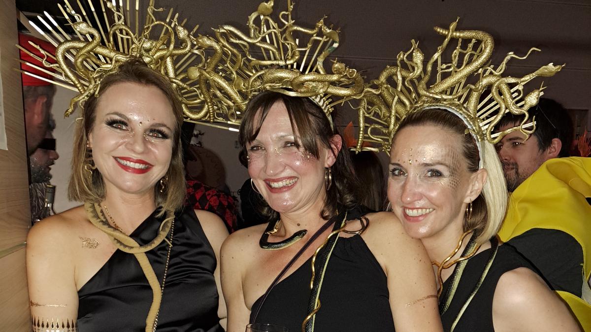 Sexy-frech-und-bunt-auf-dem-Wasserwachtsball-Die-NR-sucht-das-kreativste-Gruppen-Kost-m