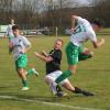 Maximilian Schacherl (Mitte) und der FC Affing hatten gegen Mert Sert (links) sowie Paul Iffarth und den FC Stätzling wenig zu bestellen. 