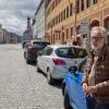 Gustav Weyrauther hat am Samstag einen Parkplatz in der Maximilianstraße gefunden. Er nutzt die Semmeltaste beim Parken. 