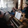 Das Ensemble Cantus Gaudens gestaltete das festliche Hochamt in der Klosterkirche Holzen. 	 	